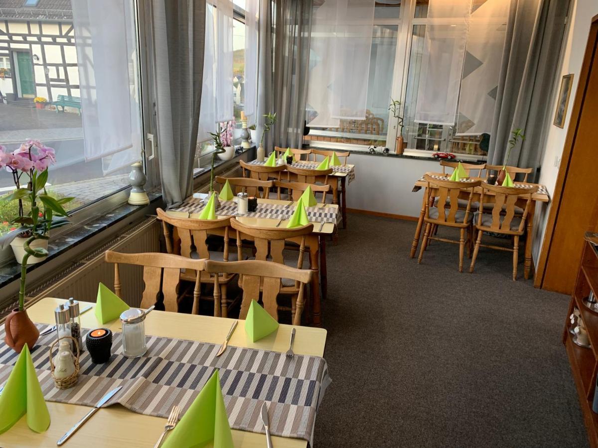 Vina Am Ring Bed & Breakfast Mannebach  Exterior foto