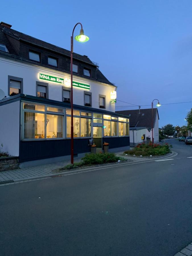 Vina Am Ring Bed & Breakfast Mannebach  Exterior foto